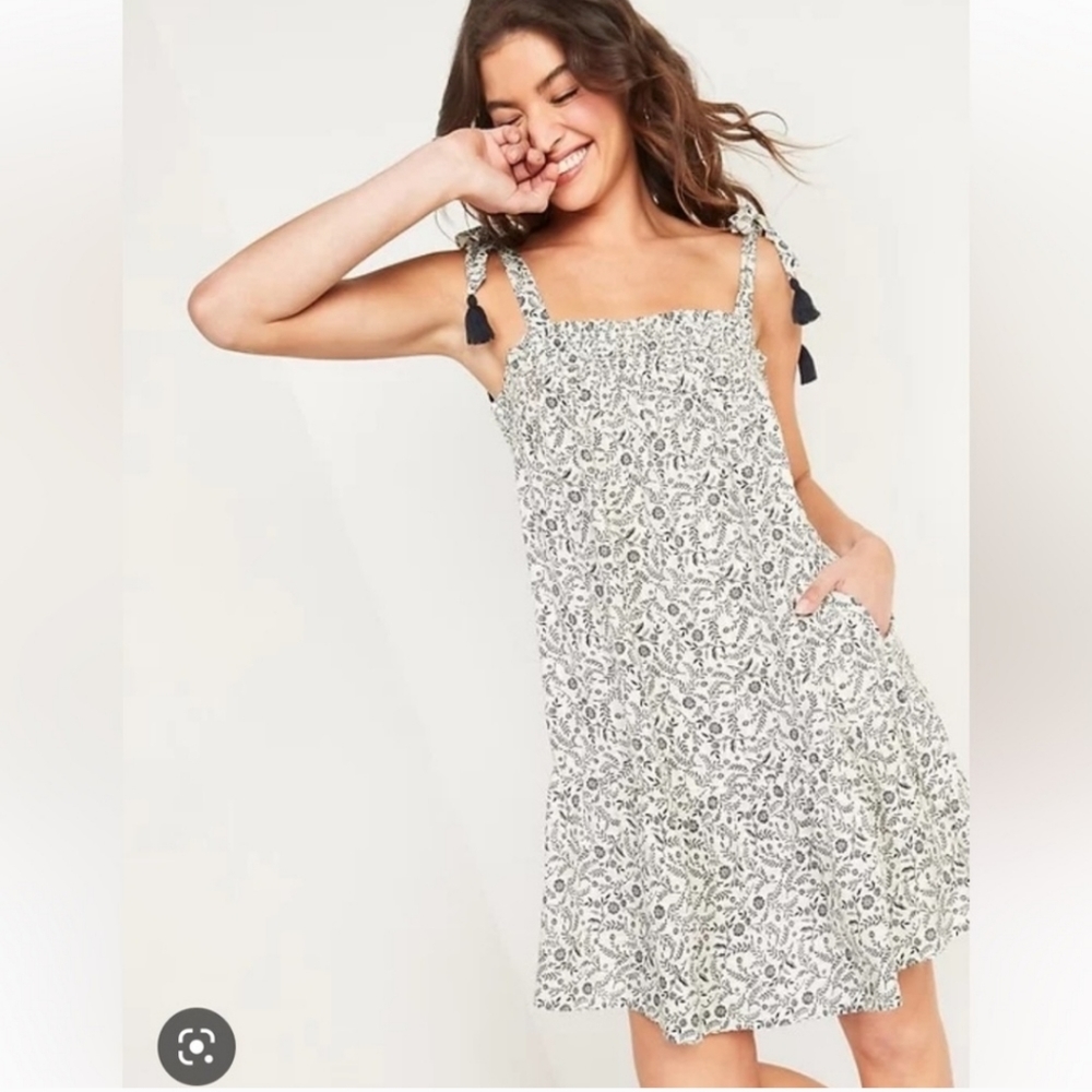 Old Navy White Floral Babydoll Dress Tie Straps Medium